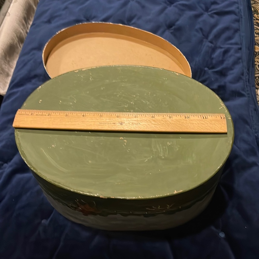 Vintage Folk Art box had painted signed by artist DL, Frenchtown, NJ early 80s. - Picture 2 of 16
